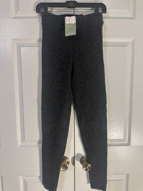 H&M Dark Charcoal Gray Knit Leggings